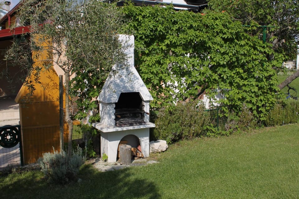 Location, children, Family