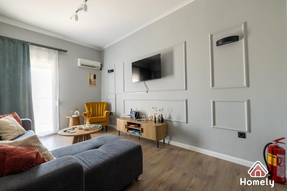 Leo's Modern Retro 3 min walk to the sea Apartment in Euboea