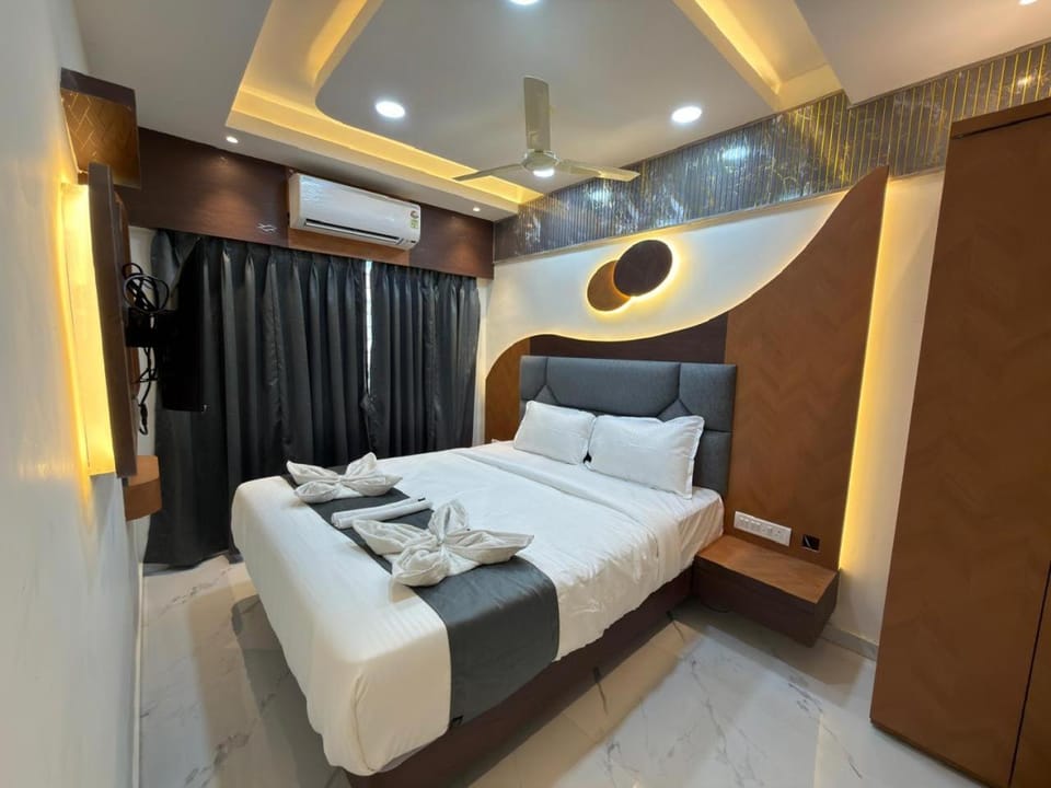 Bed, TV and multimedia, Living room, Photo of the whole room, Bedroom, wardrobe, air conditioner