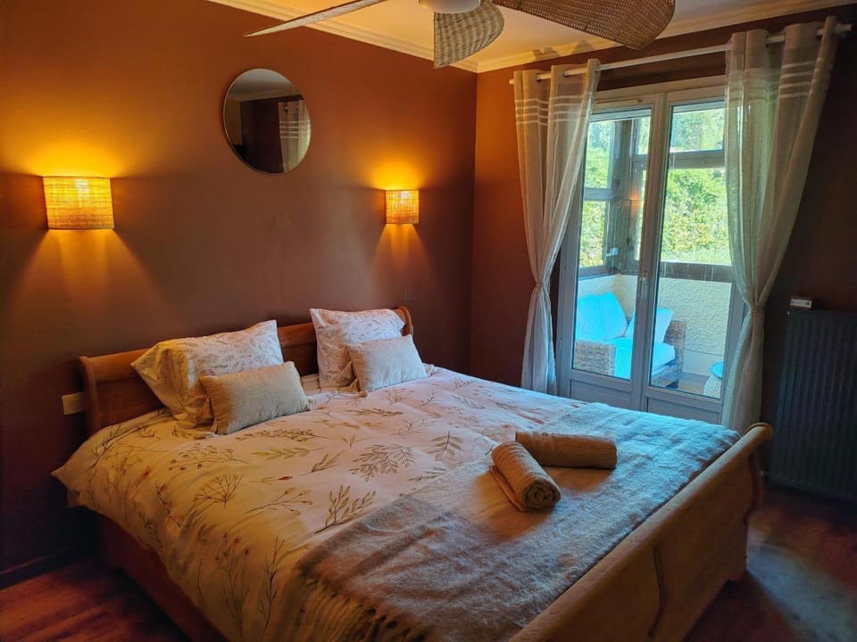 Property building, Living room, Bedroom