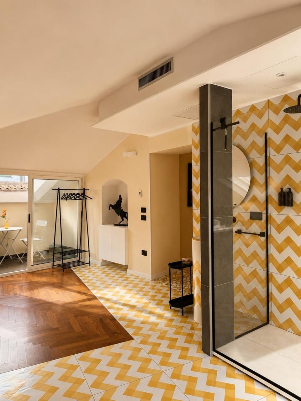 Shower, Photo of the whole room