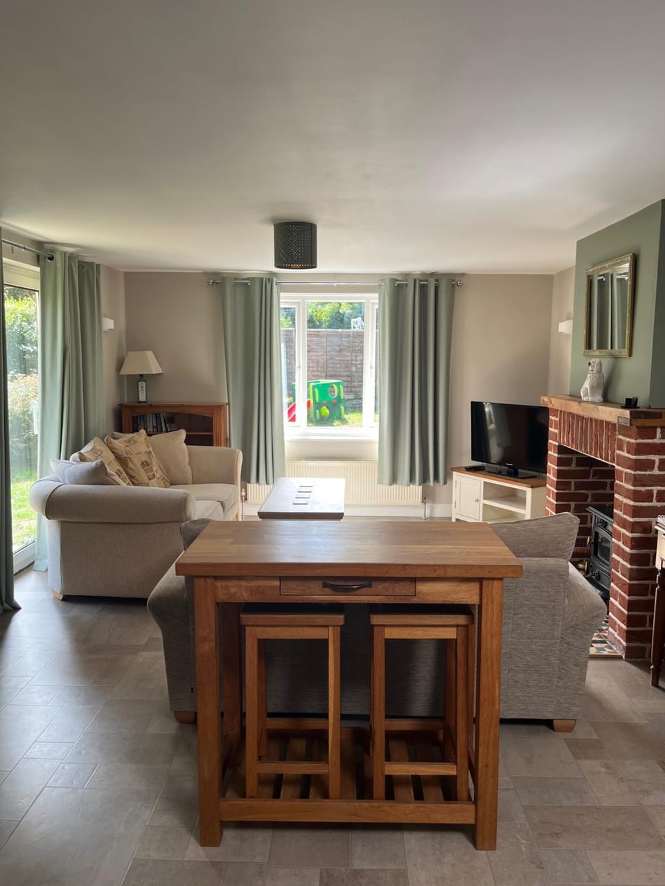 TV and multimedia, View (from property/room), Living room, Photo of the whole room, Seating area