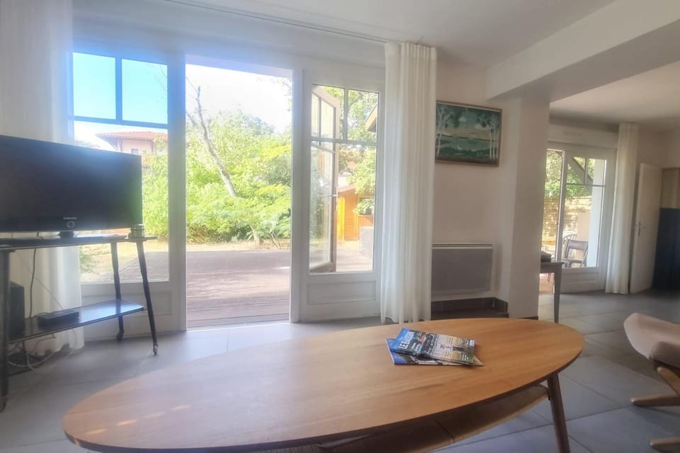 Large family apart with garden close to the beach Apartment in Arcachon