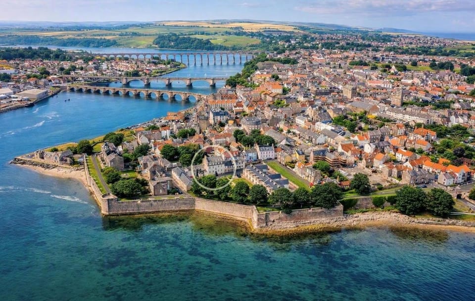 Nearby landmark, Day, Neighbourhood, Natural landscape, Bird's eye view, River view, Sea view, Location