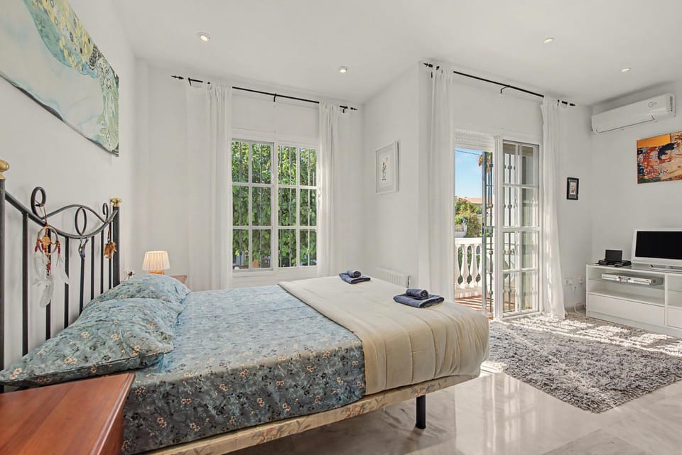 Property building, Living room, Bedroom