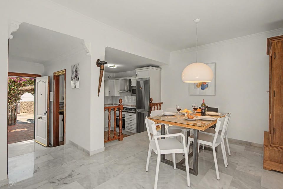 Property building, Kitchen or kitchenette, Living room
