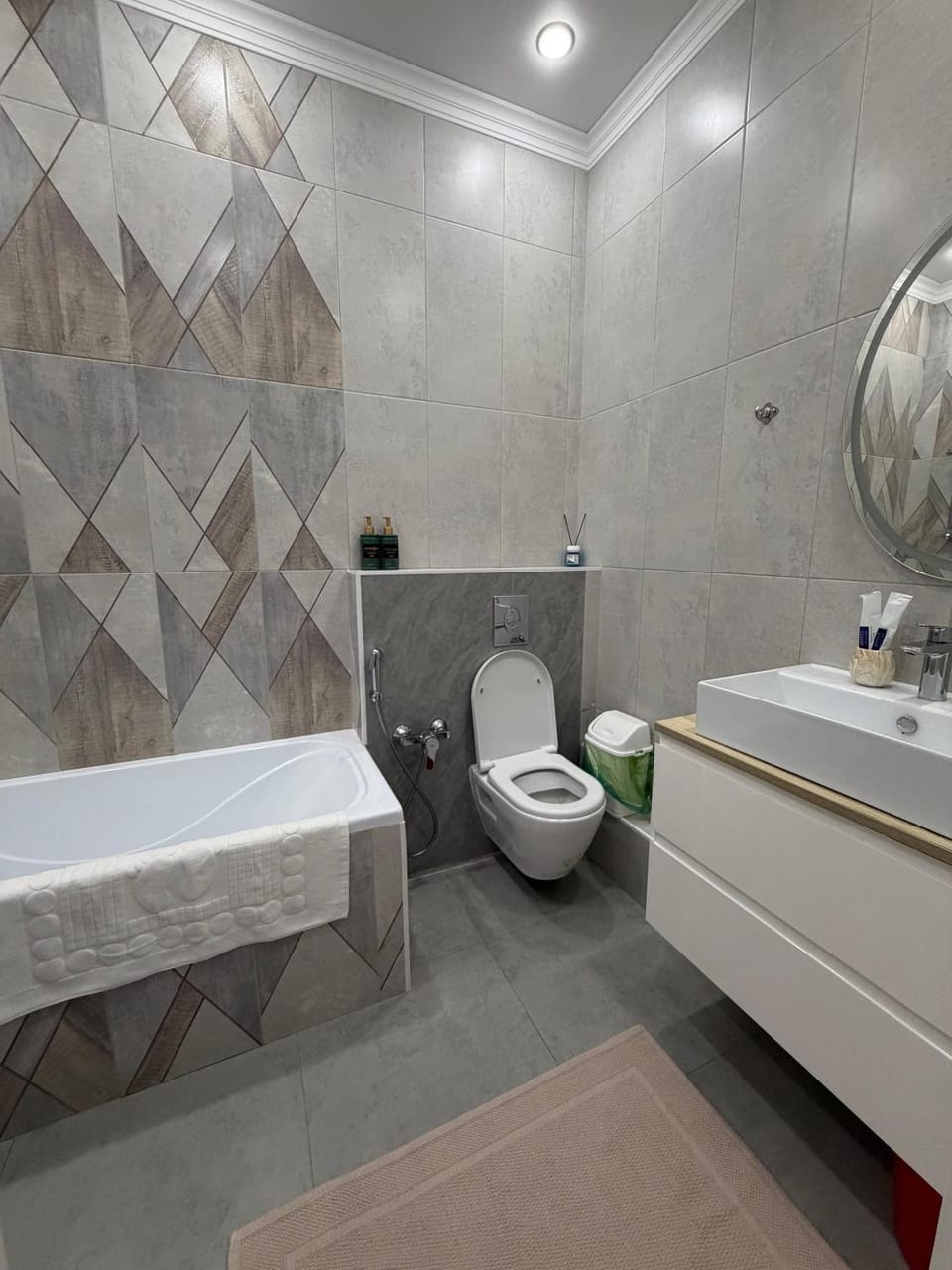 Уютная однушка возле Байтерека и Хан-Шатыра Apartment in Kazakhstan