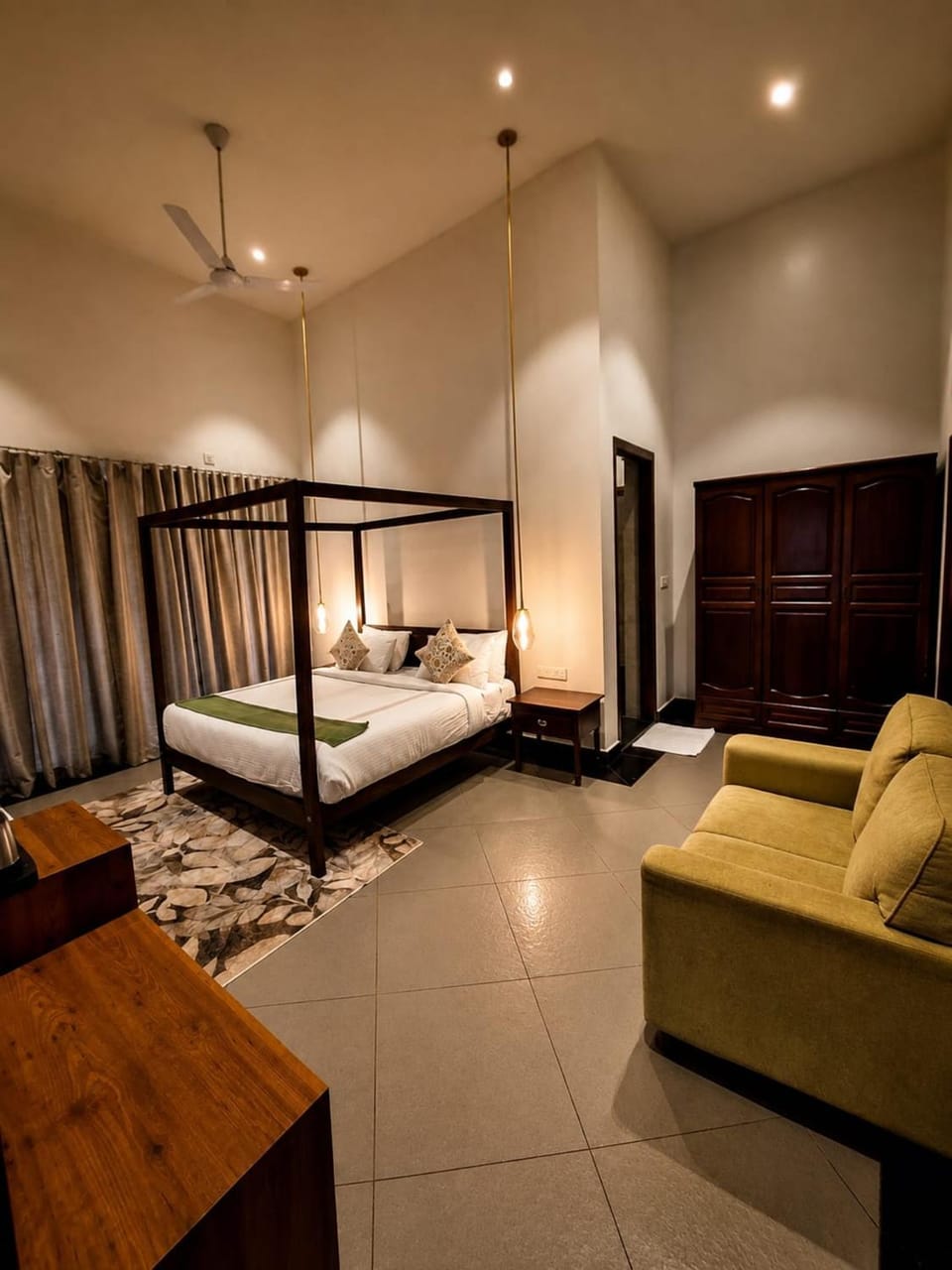 Bed, Photo of the whole room, Seating area, Bedroom