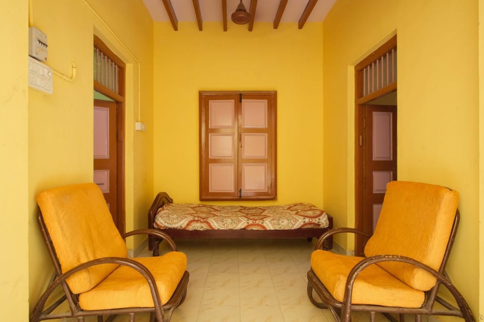 Living room, Photo of the whole room, Seating area
