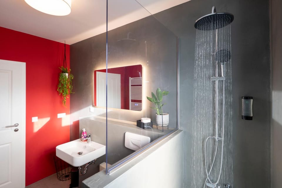Shower, Toilet, Bathroom, towels