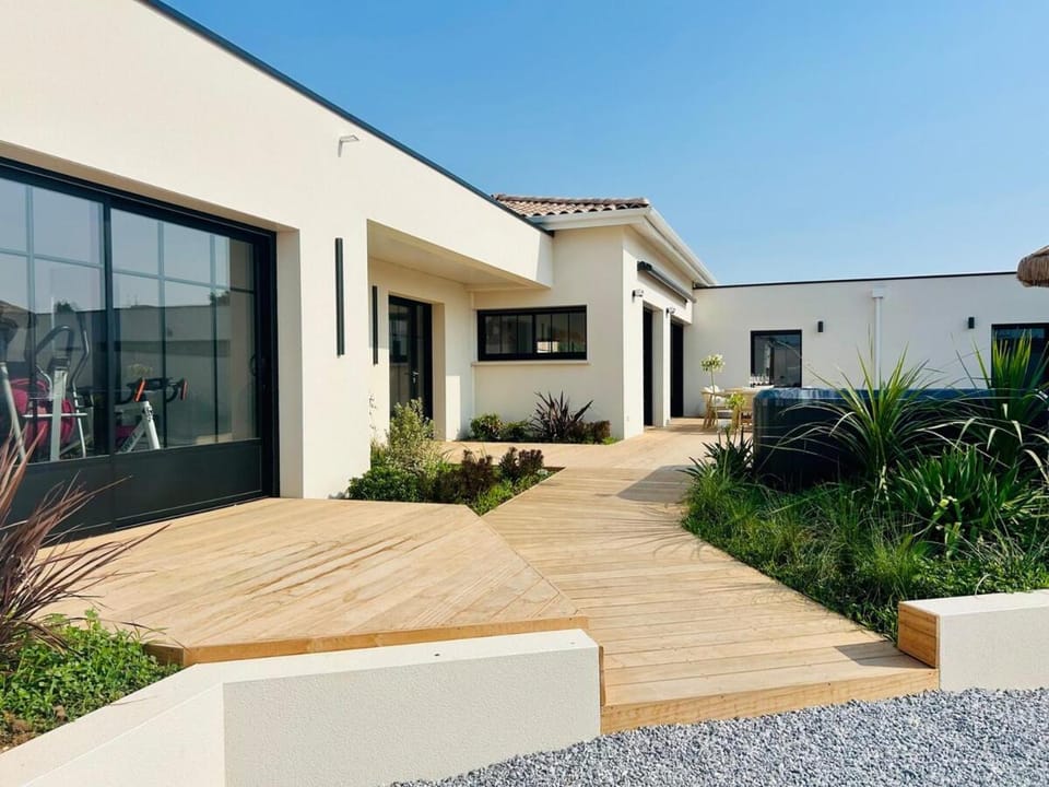 Villa L'élégance, Spa et piscine privés Villa in Nouvelle-Aquitaine