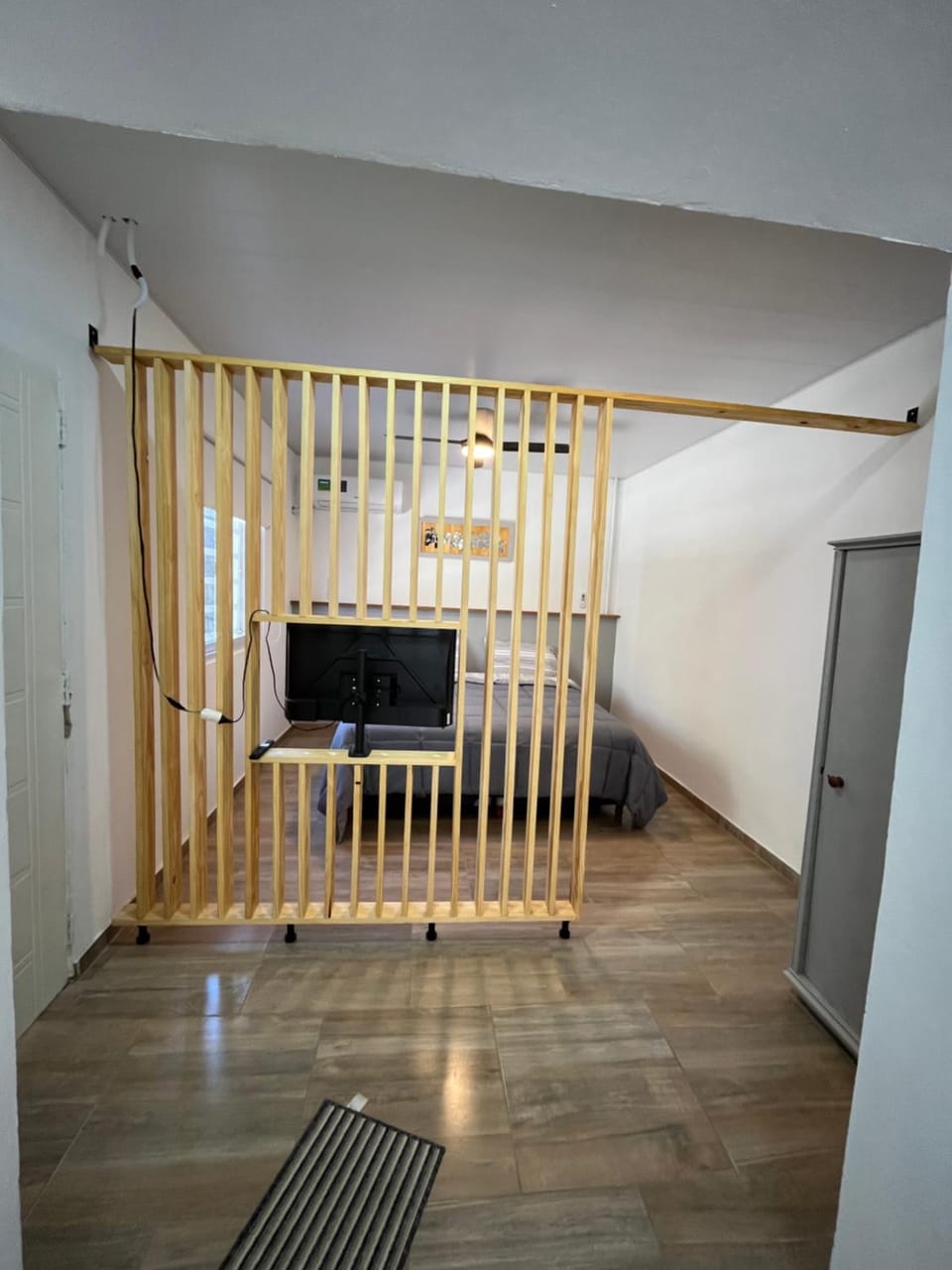 Bed, TV and multimedia, Bedroom