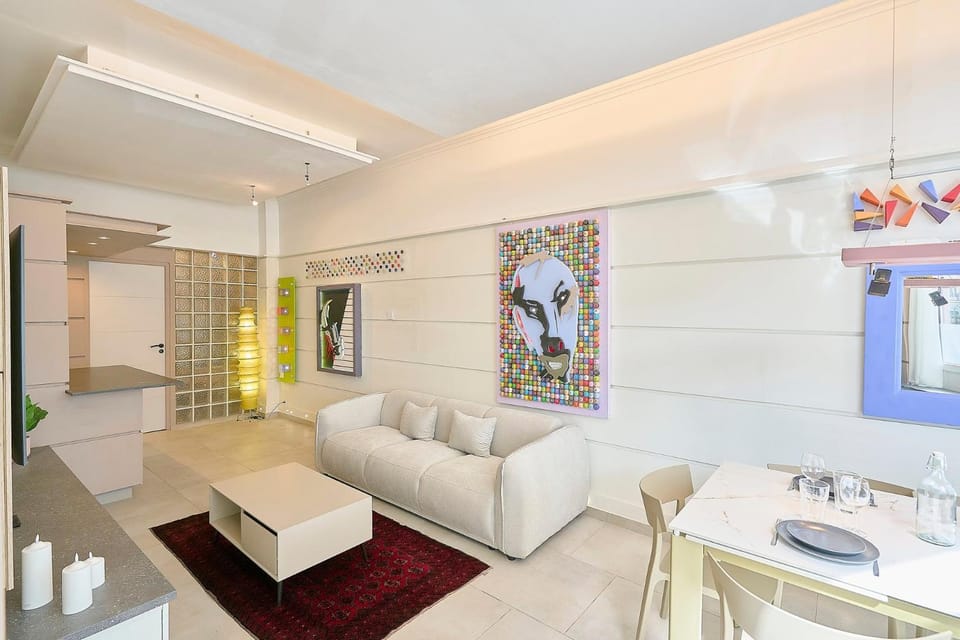 Art Deco Apartment – 2 Bedrooms – Near Tram Apartment in Lille