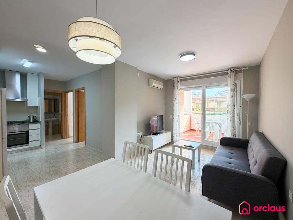 TV and multimedia, Kitchen or kitchenette, Living room, Seating area, Dining area