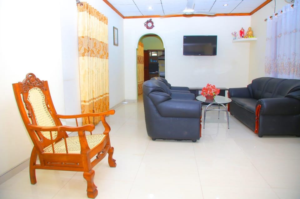 Prishan Green Field Villa Villa in Negombo