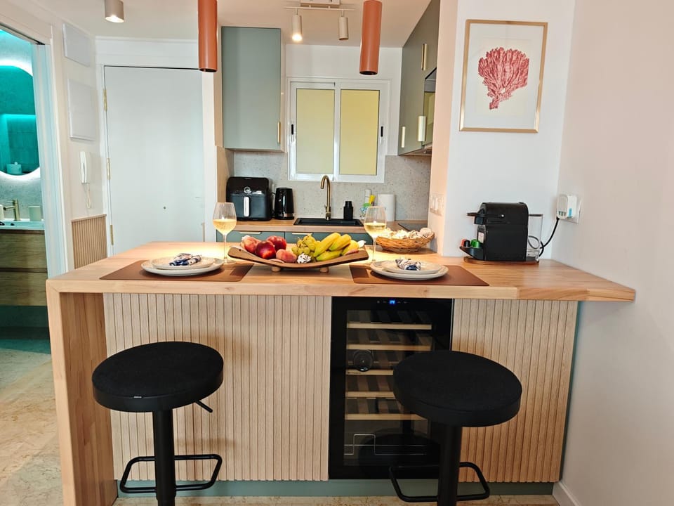 Kitchen or kitchenette, Breakfast