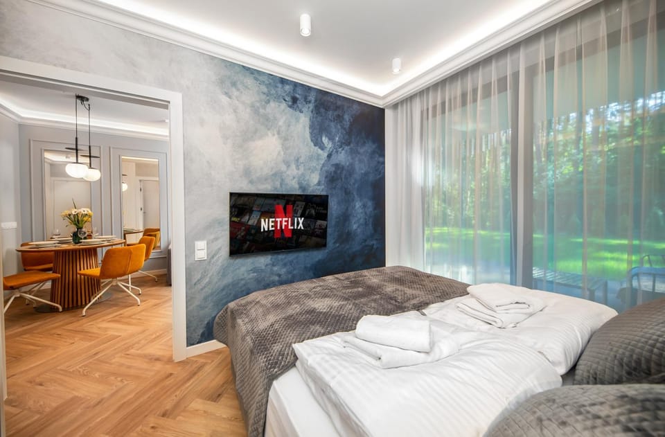 Bed, TV and multimedia, Living room, Photo of the whole room, Bedroom