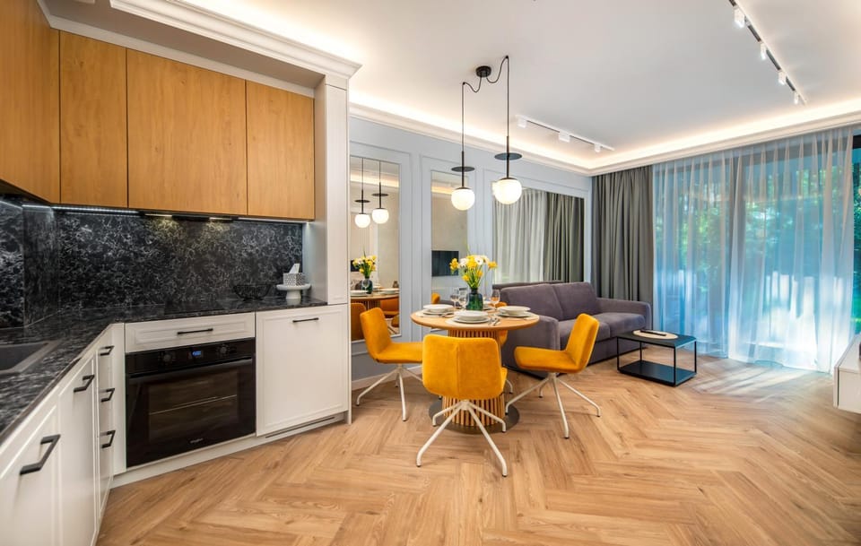 Kitchen or kitchenette, Seating area