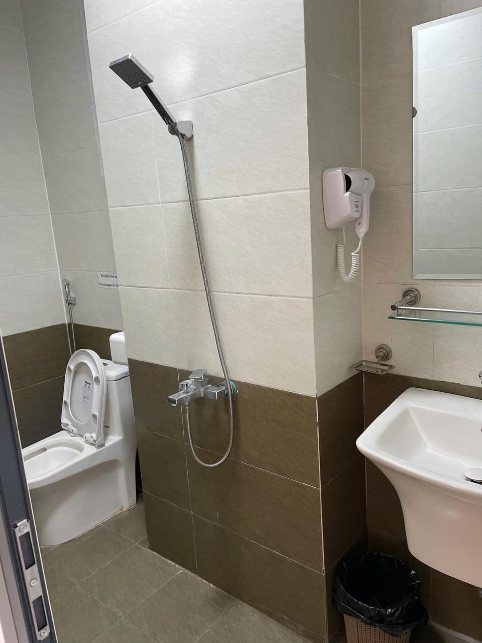 Shower, Toilet