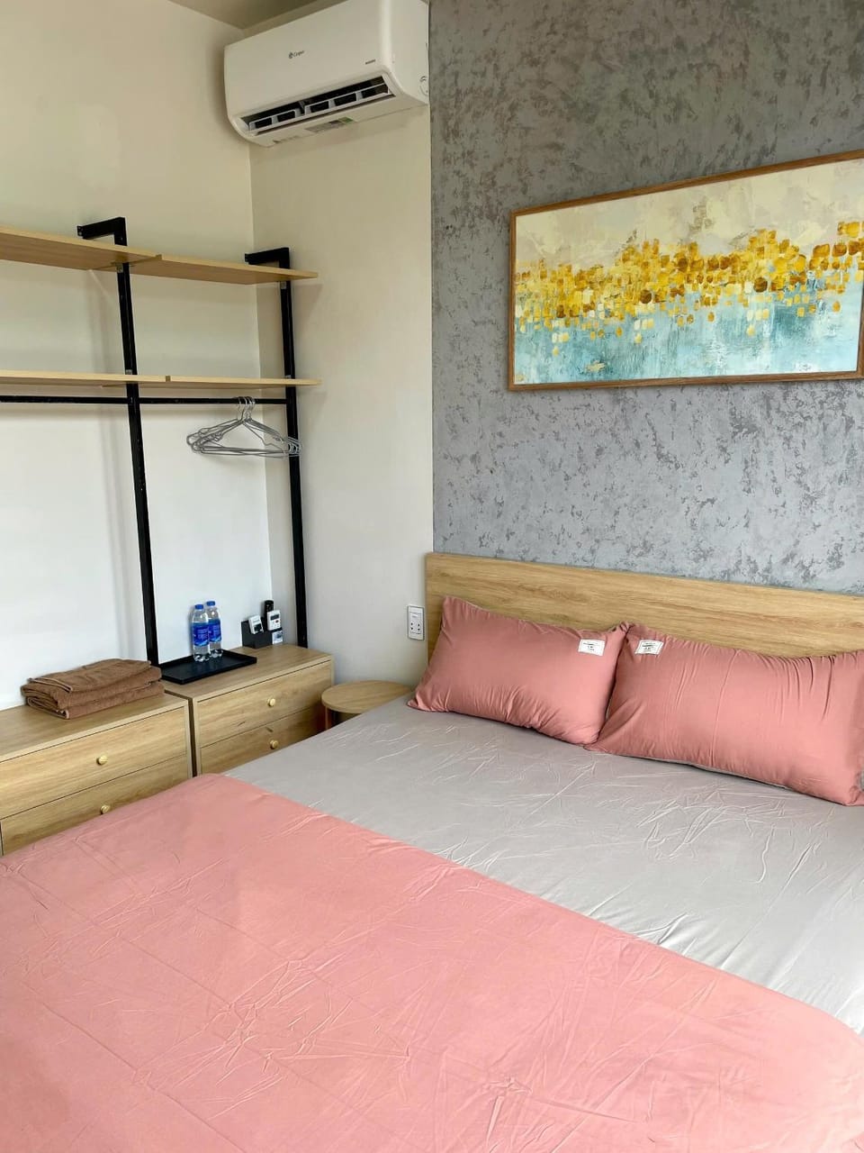 Bed, Bedroom, air conditioner