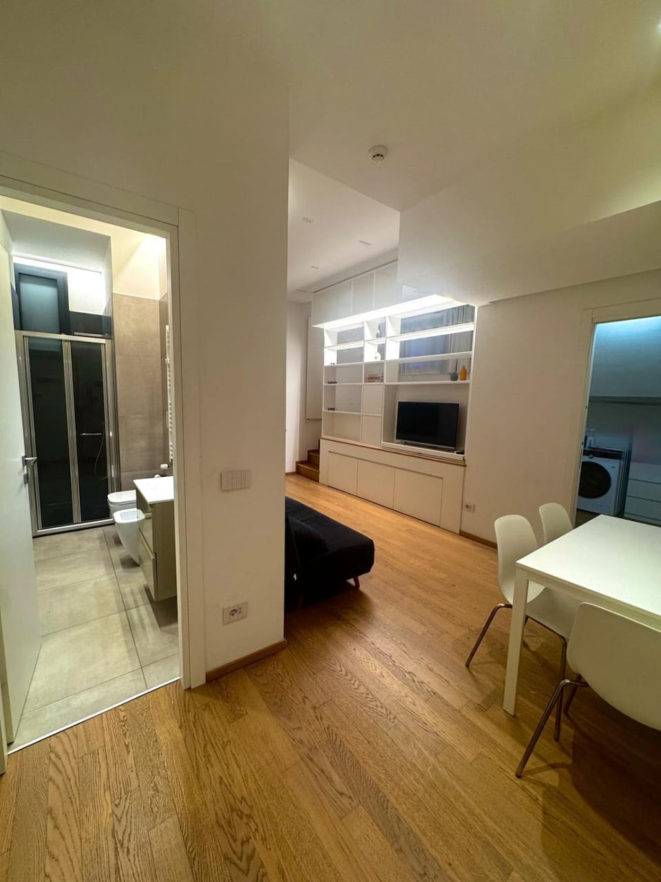 Modern Design Apartment - Near Metro & City Center Apartment in Milan
