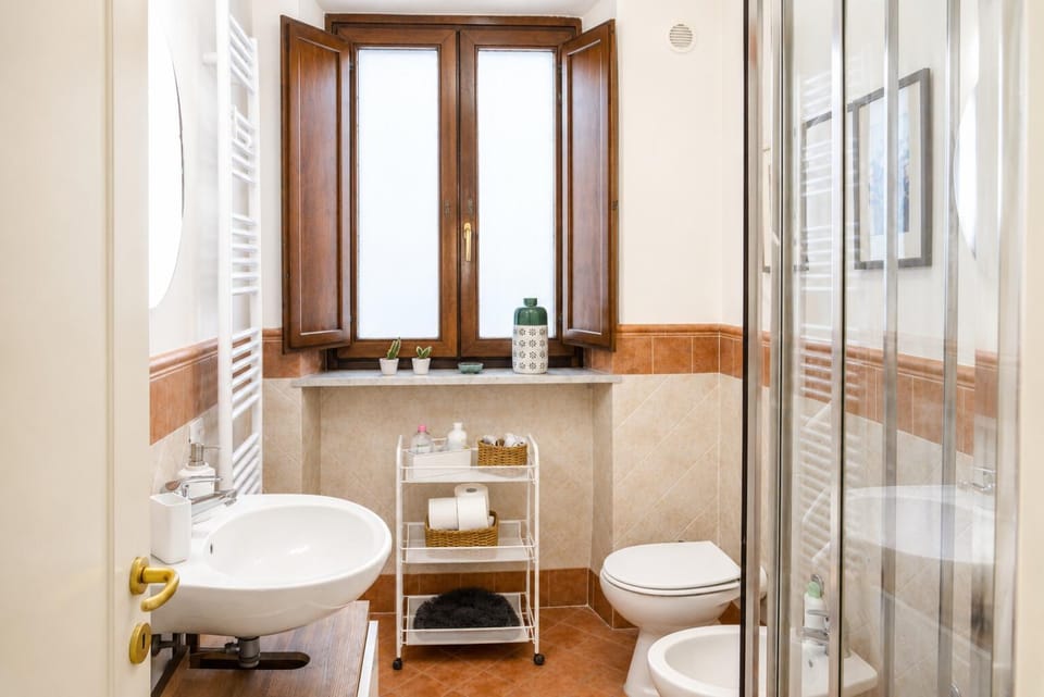 Shower, Toilet, Bathroom, bidet, towels