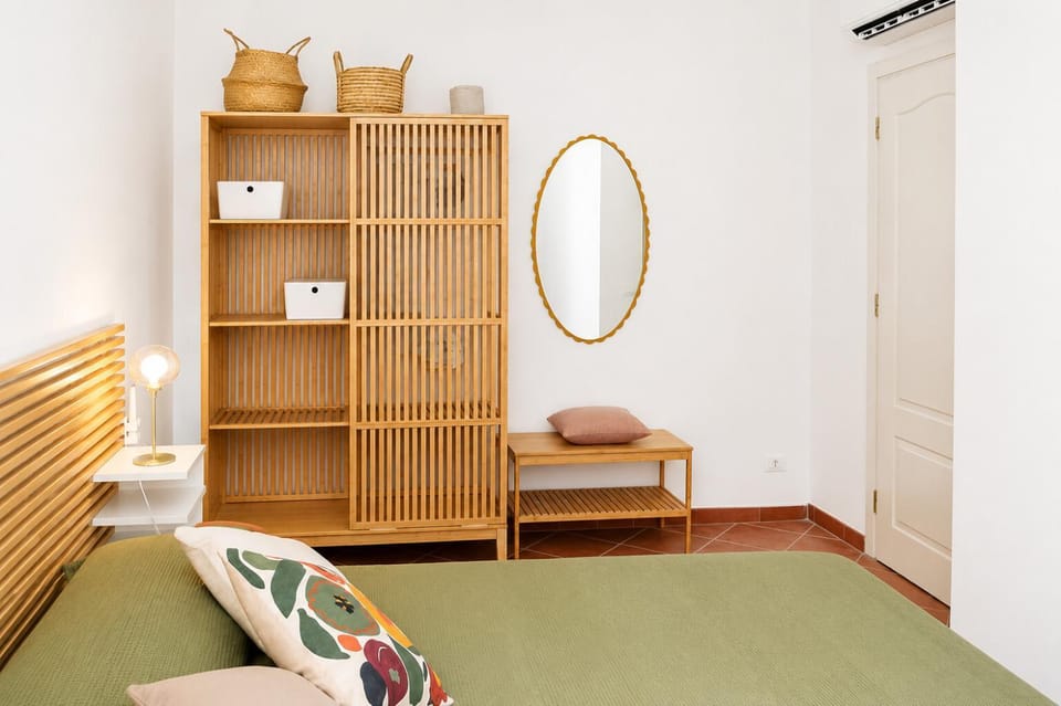 Bed, Bedroom, wardrobe, air conditioner