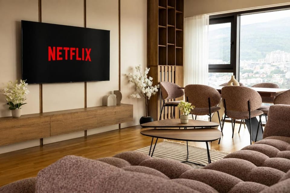 Communal lounge/ TV room, TV and multimedia, Living room, Seating area, Evening entertainment