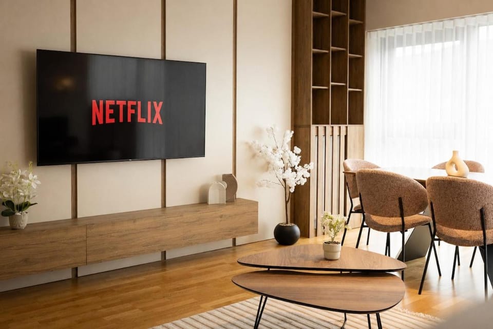 Communal lounge/ TV room, TV and multimedia, Living room, Seating area, Dining area, Evening entertainment