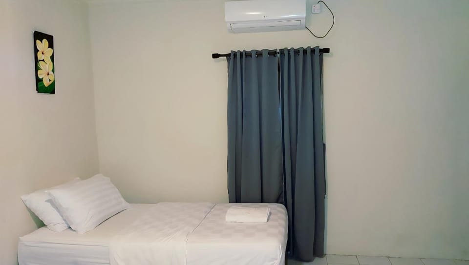 Bedroom, air conditioner
