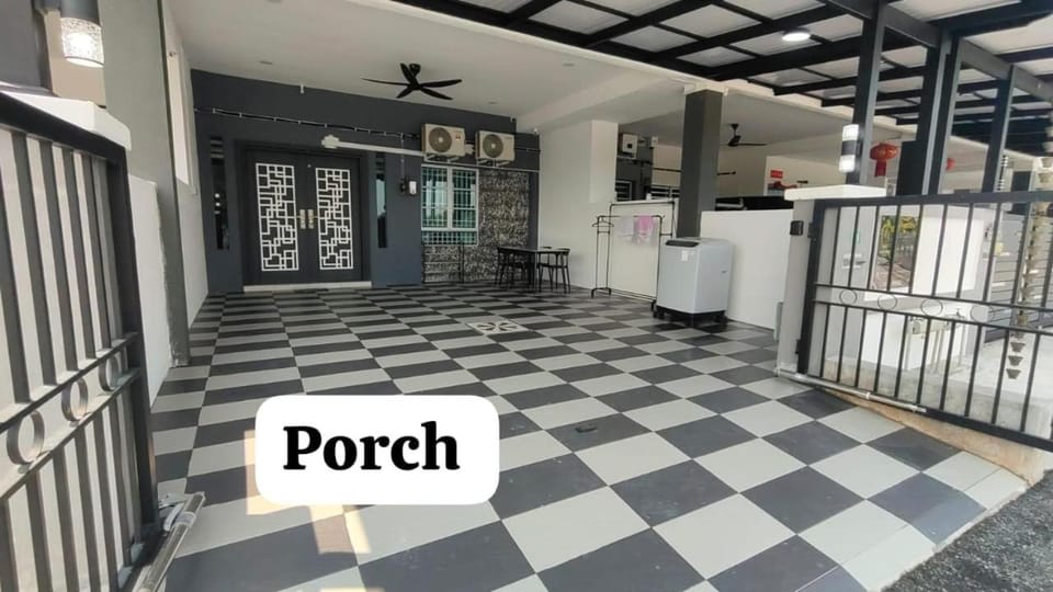 RL Cozy Stay House in Perak Tengah District