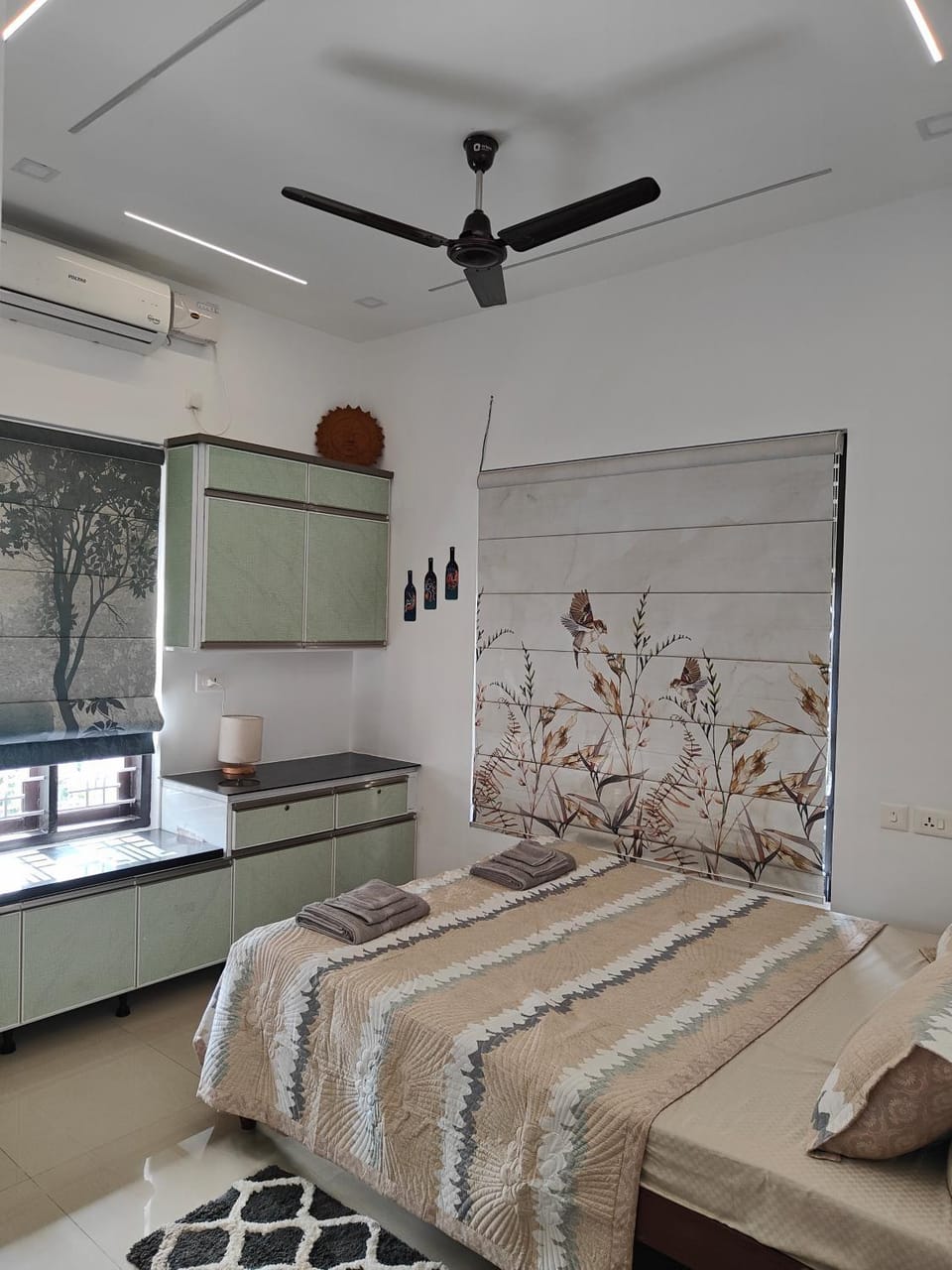 Bed, Photo of the whole room, Bedroom