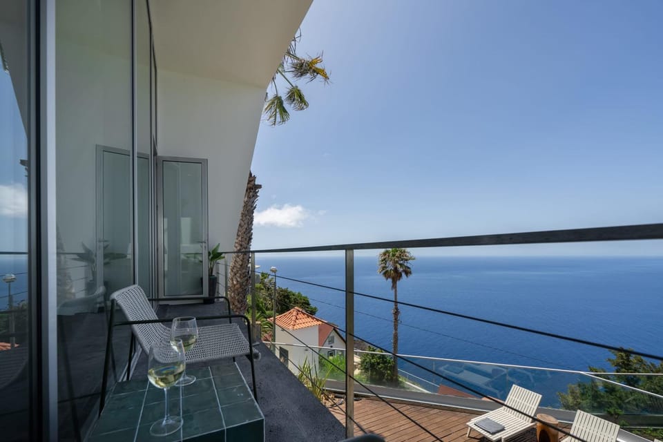 View (from property/room), Balcony/Terrace, Seating area, Sea view