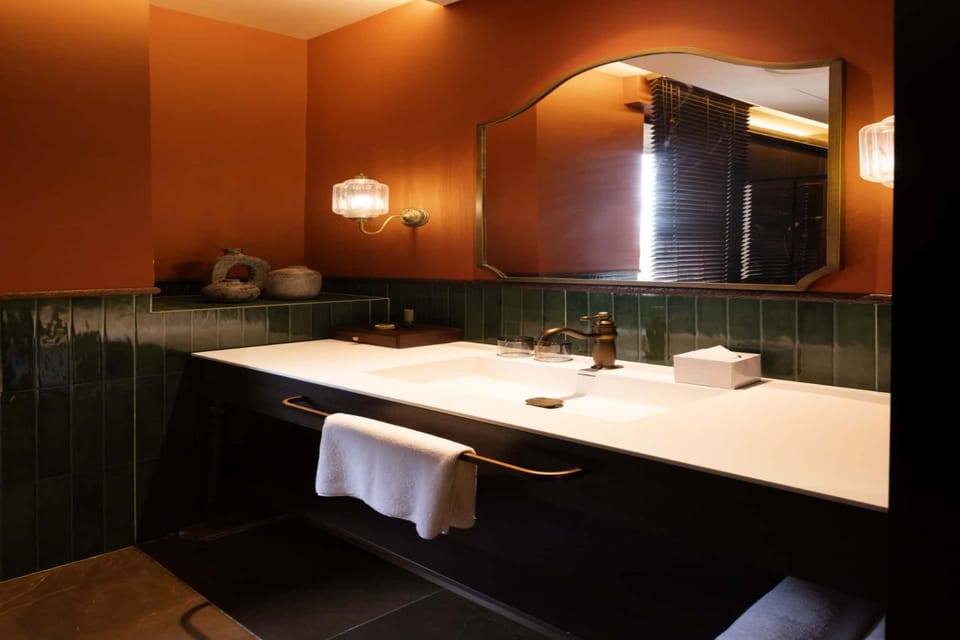 Bathroom, towels