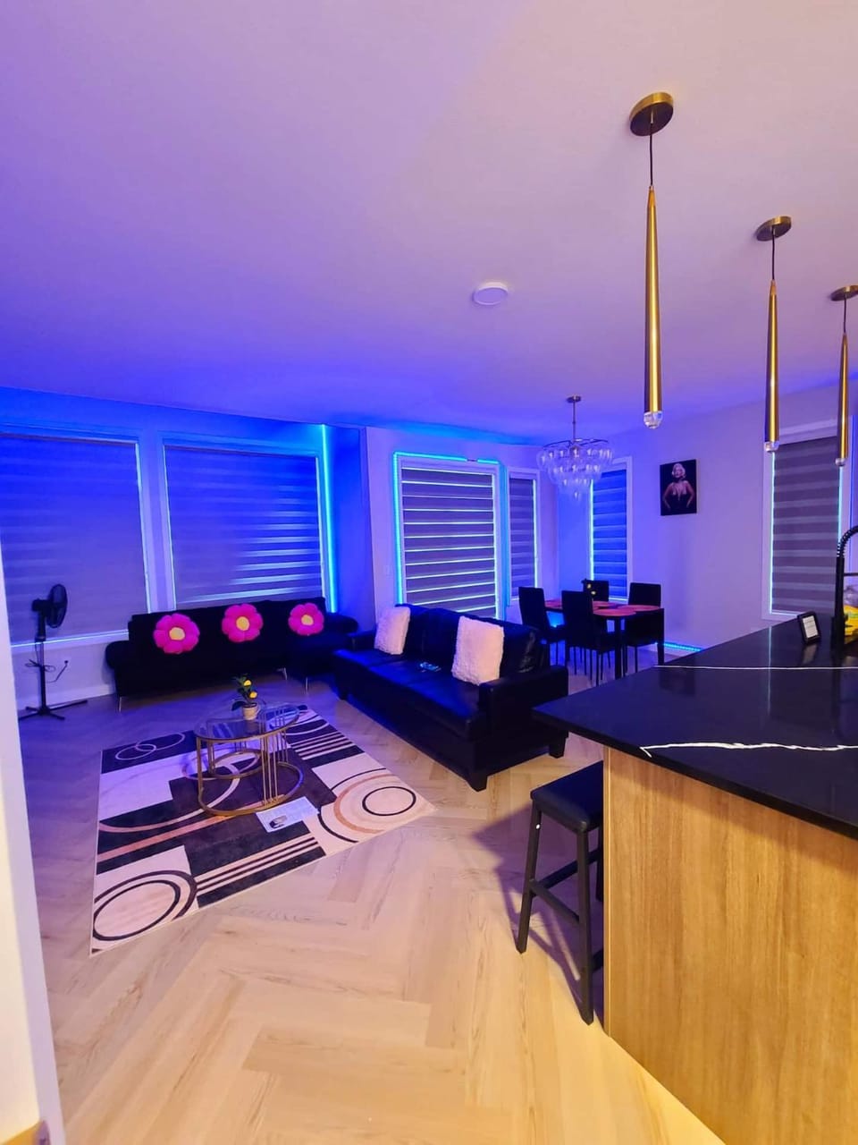 SwitHome Glen Near Yeg Airport 5 beds 25 baths House in Edmonton