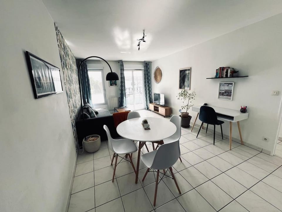 Living room, Seating area, Dining area