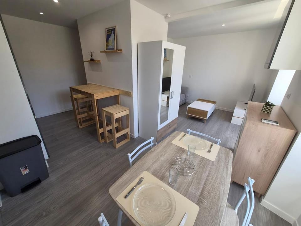 Seating area, Dining area