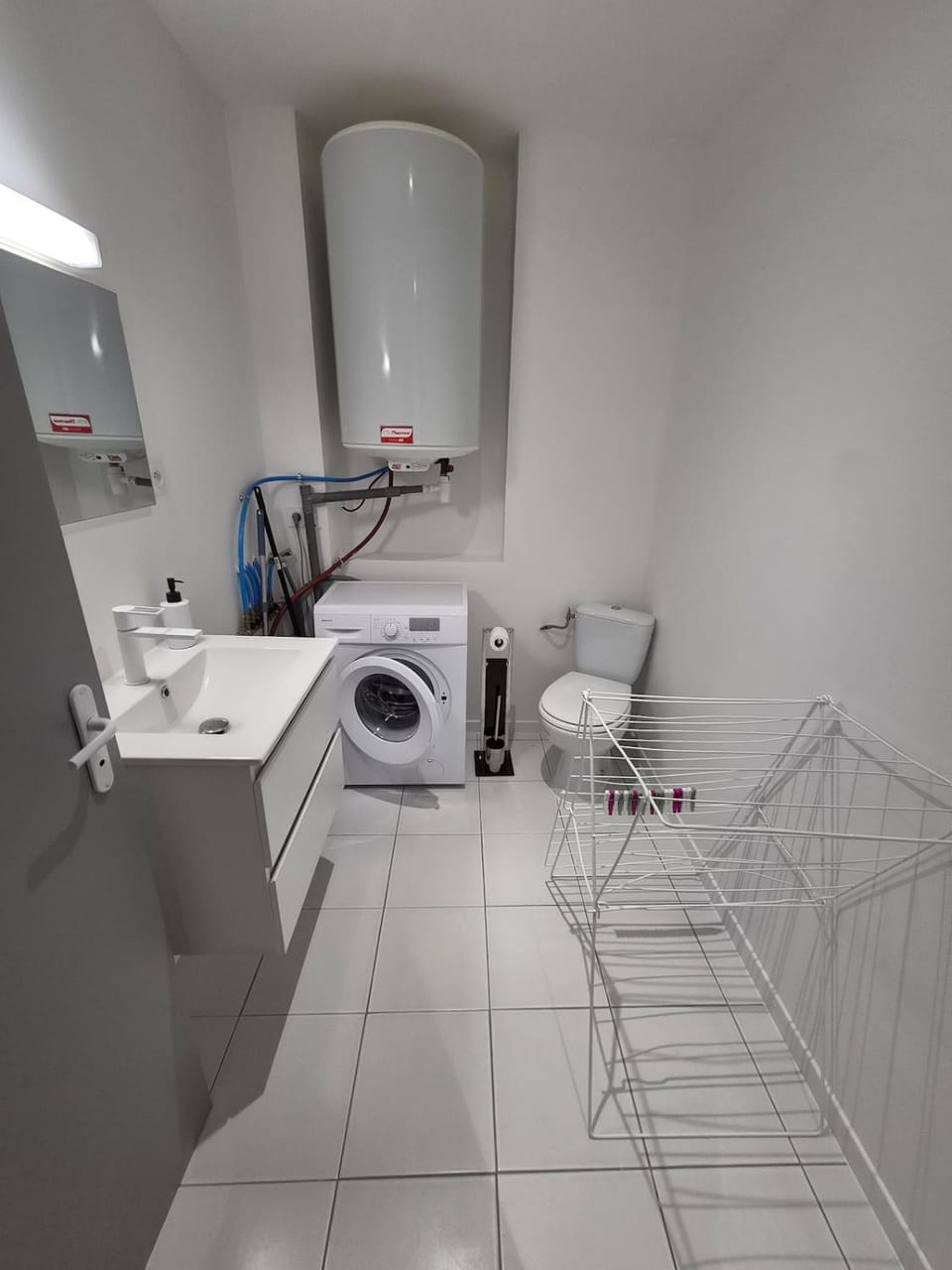 Bathroom, washing machine