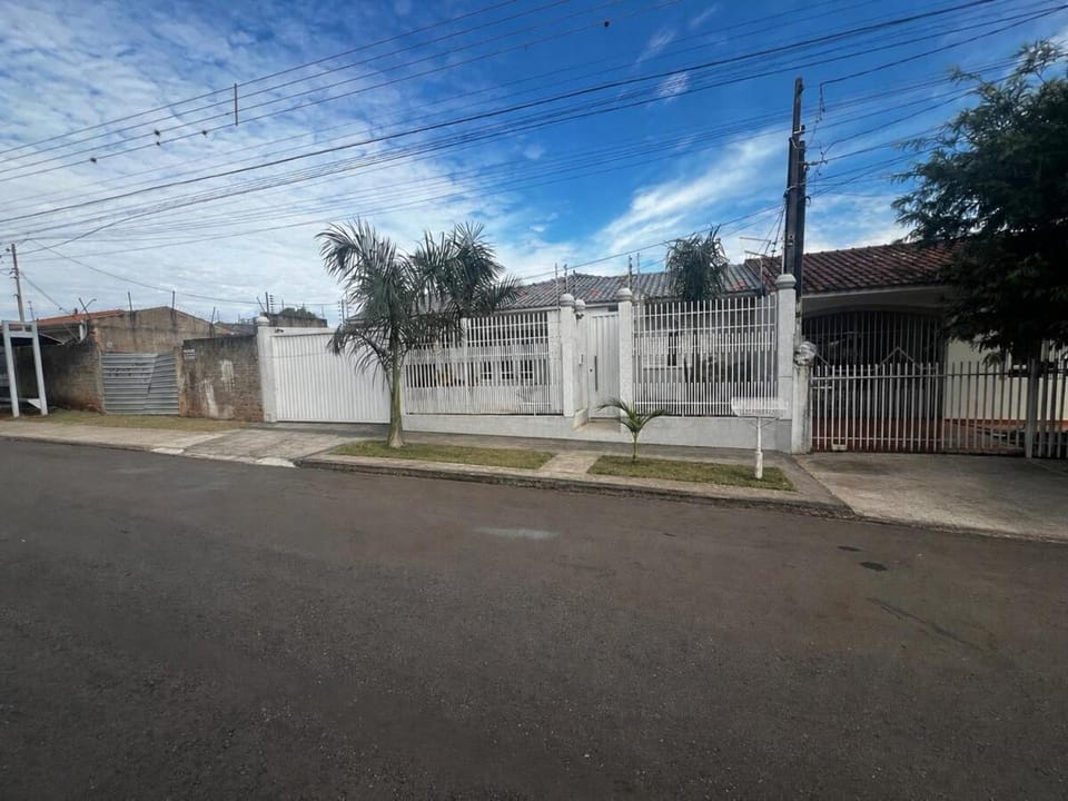 Casa grande com piscina e area gourmet Villa in Maringá