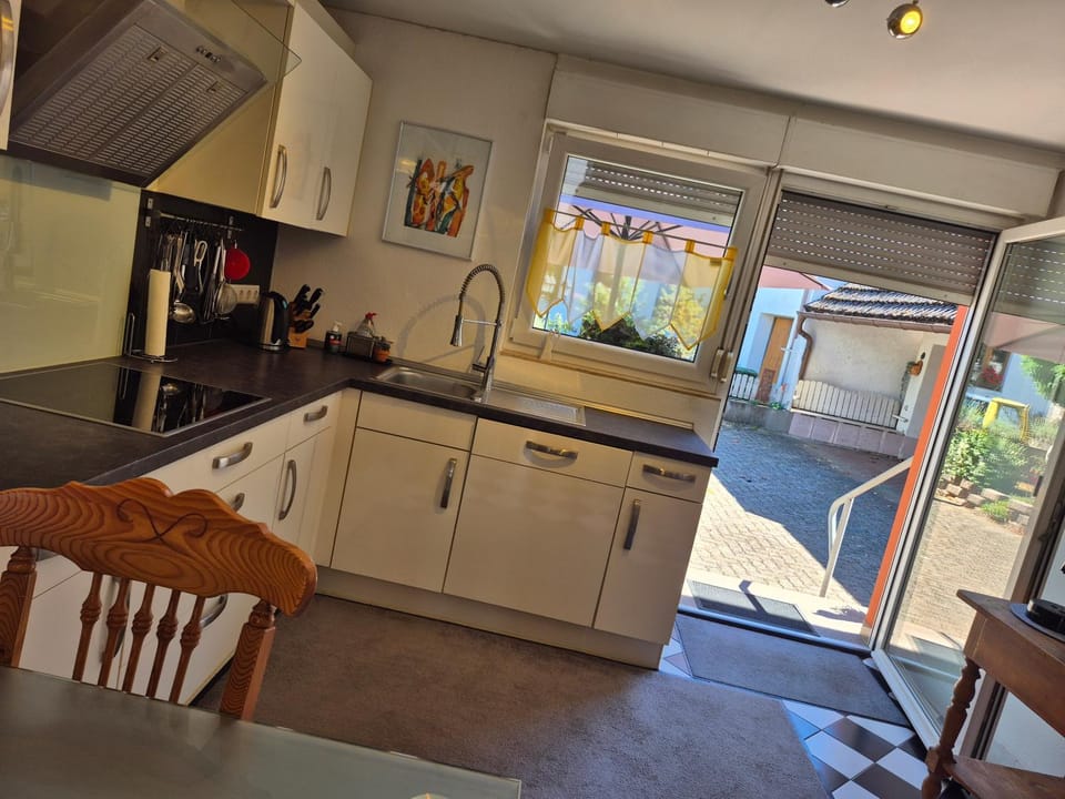 Kitchen or kitchenette, Dining area, dishwasher, pet friendly, stove