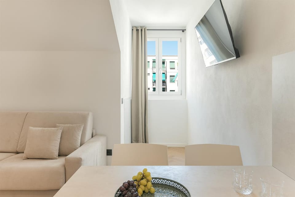 Communal lounge/ TV room, TV and multimedia, Living room, Seating area, Dining area, Evening entertainment