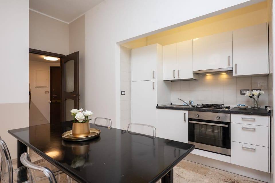 Kitchen or kitchenette, Dining area, stove