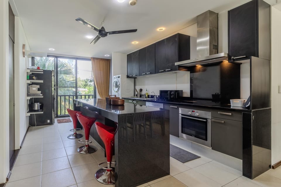 Kitchen or kitchenette, oven