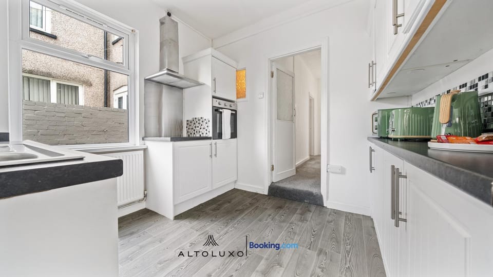 Feel at Home - Newport Getaway For Family & Groups by AltoLuxo House in Newport