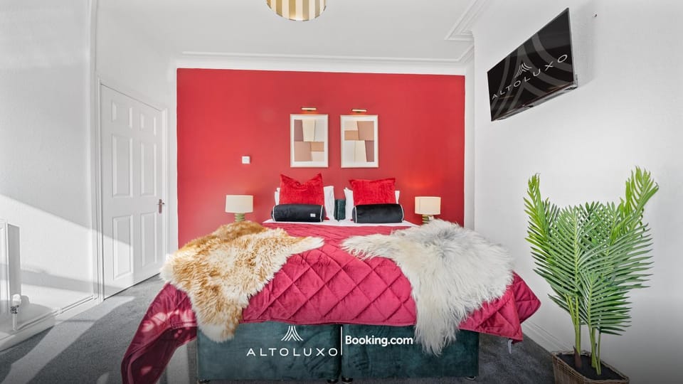 Feel at Home - Newport Getaway For Family & Groups by AltoLuxo House in Newport