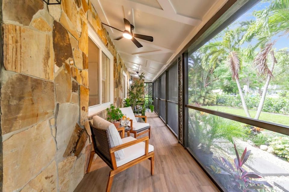 Tropical Oasis - 3BR 10 Min Bal Harbour- Parking House in Biscayne Park