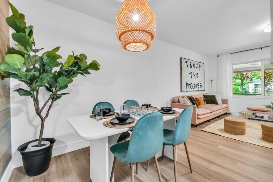 Tropical Oasis - 3BR 10 Min Bal Harbour- Parking House in Biscayne Park