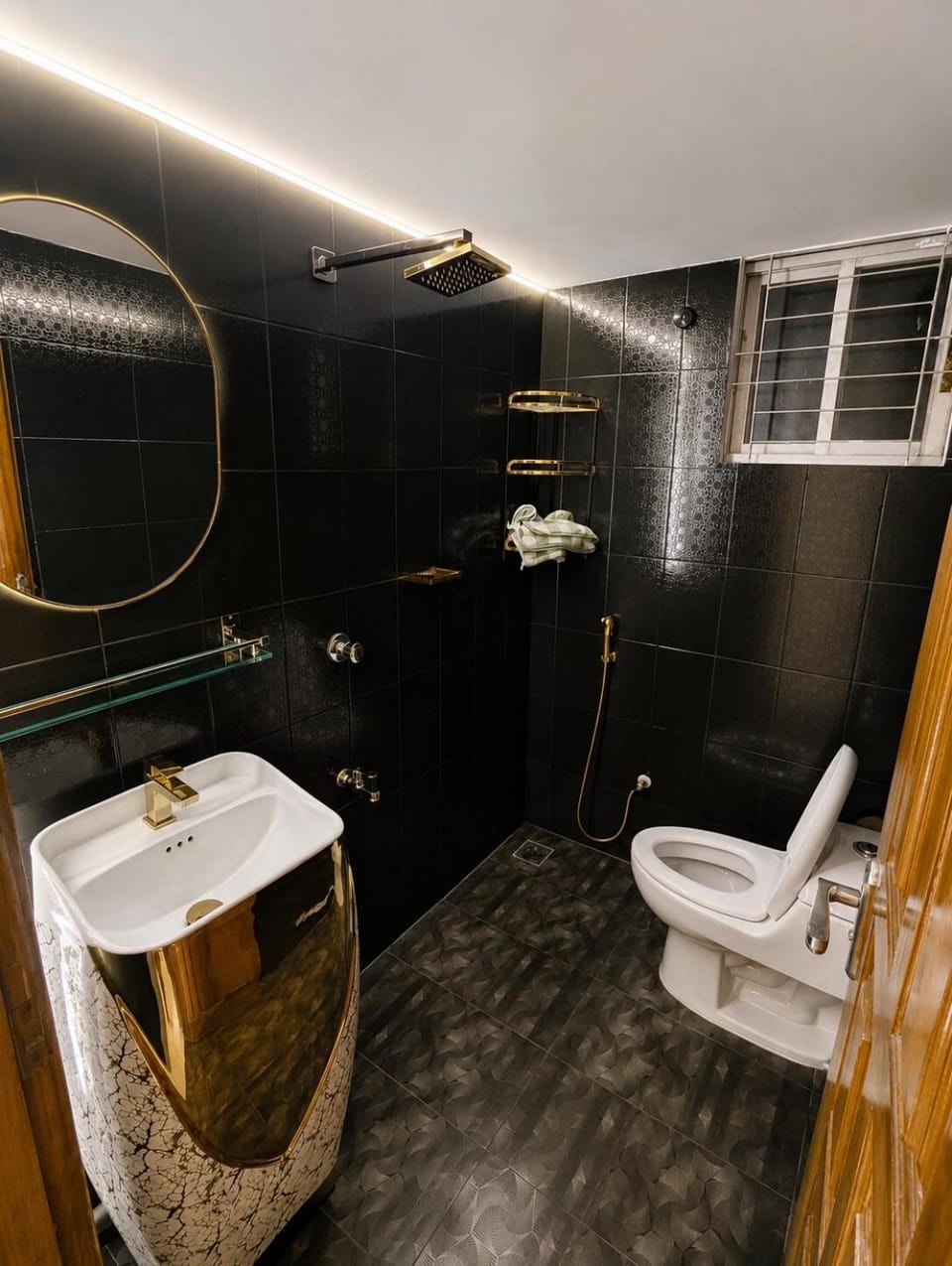 The Luxe Gold Suite Apartment in Dhaka