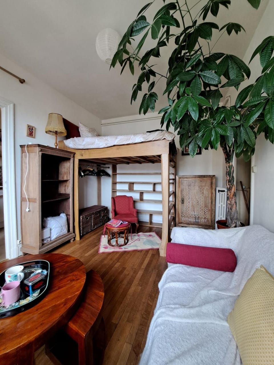 Bed, Living room