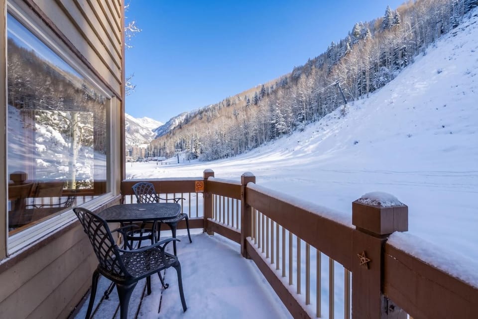 Slope Side in Telluride - Hot Tub & Ski-In-Out Apartment in Telluride